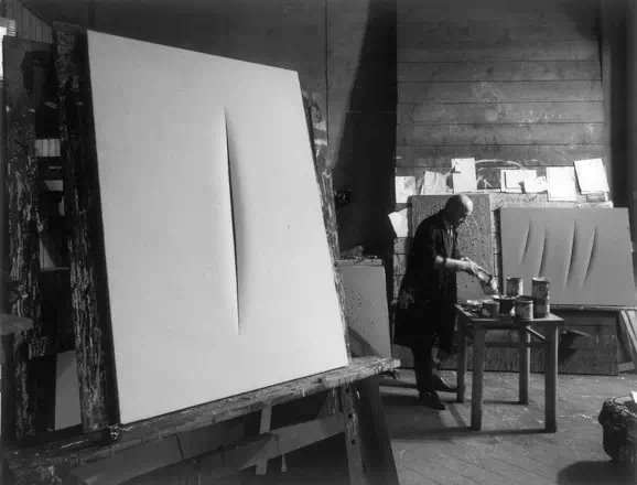 Lucio Fontana fotografato da Ugo Mulas - Sesto elemento della sequenza